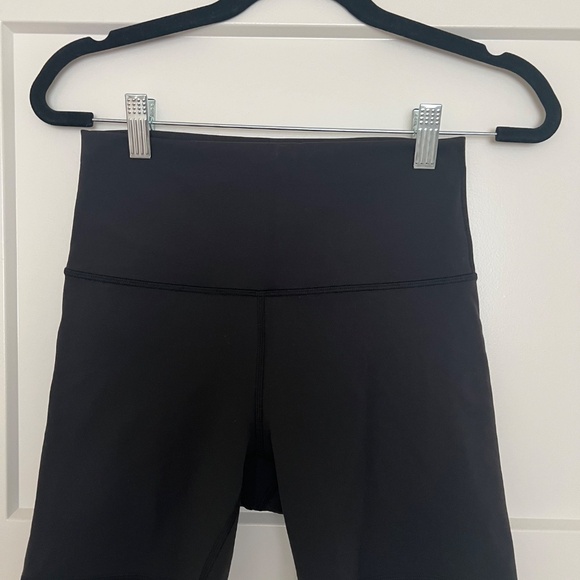Lululemon Black Wunder Train High-Rise Short 6" - Size 6 - Picture 2 of 4